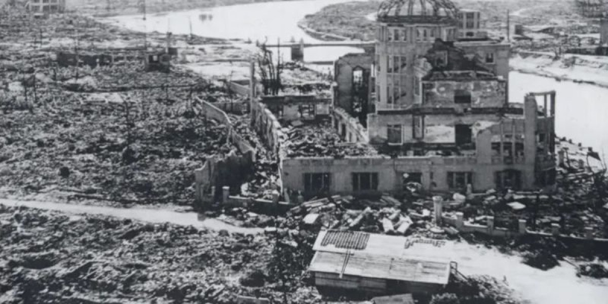 В последните дни на Втората световна война над Хирошима беше