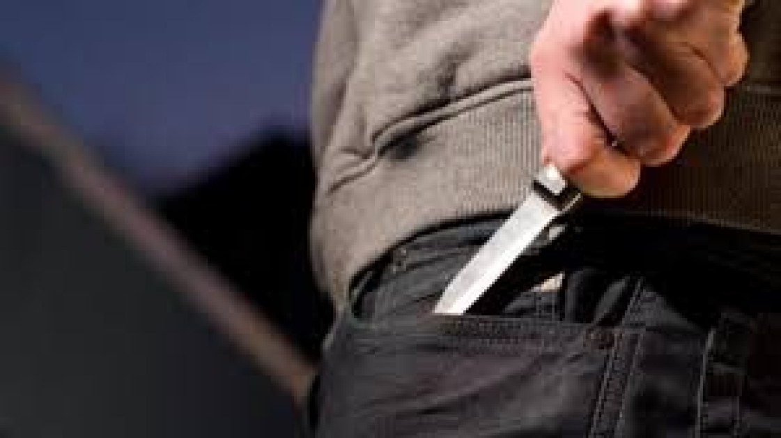 Намушкаха с нож мъж в Угърчин, съобщиха от полицията. Сигналът