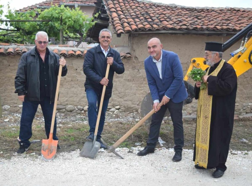 С европари ремонтират улица „Марица" в село Рогош