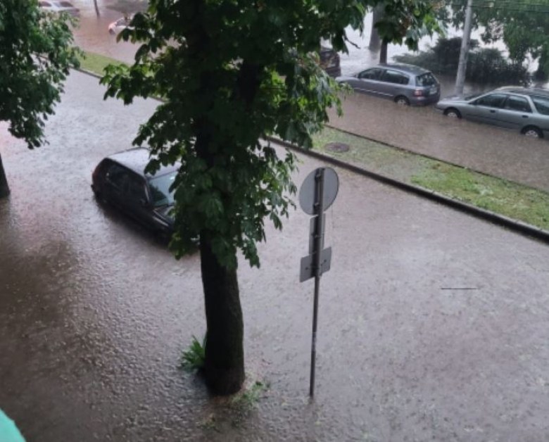 Интензивните валежи, които паднаха в Централна и Северна България снощи,