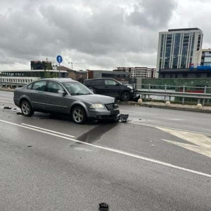 Две коли се блъснаха тази сутрин в София Инцидентът е