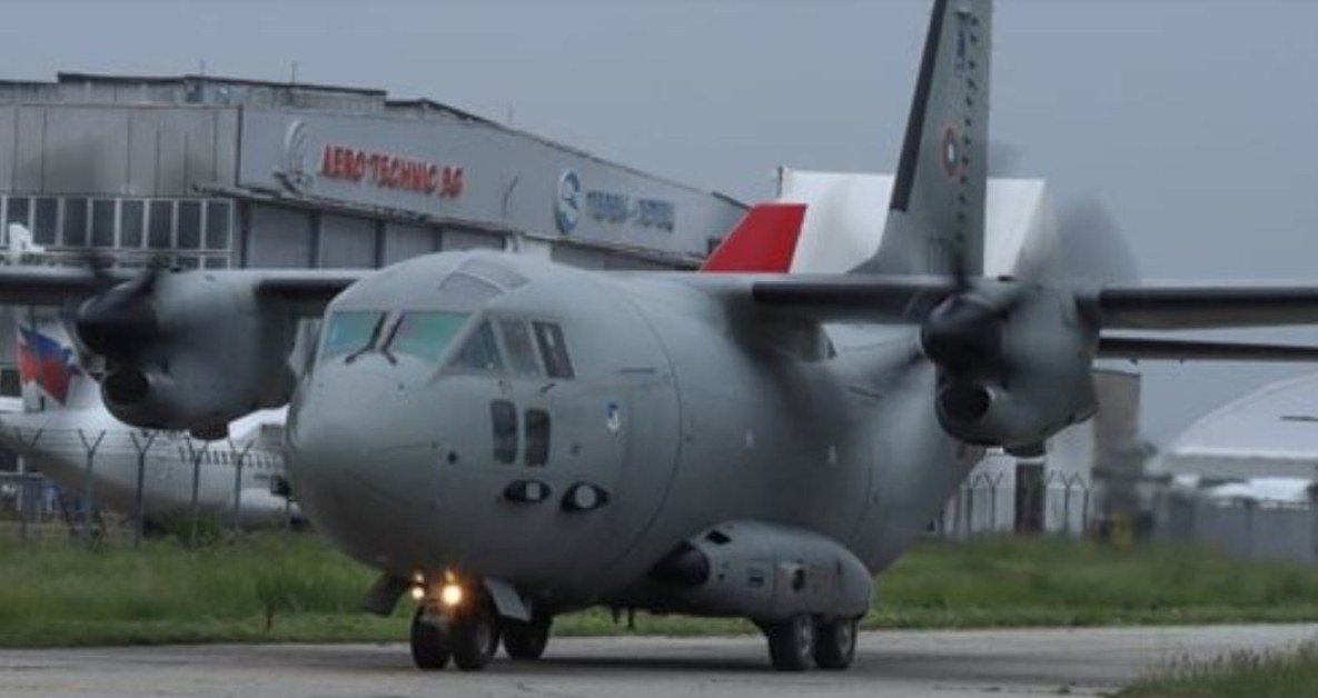 Екипаж от 16-а авиобаза Враждебна със самолет C-27J Спартан извърши