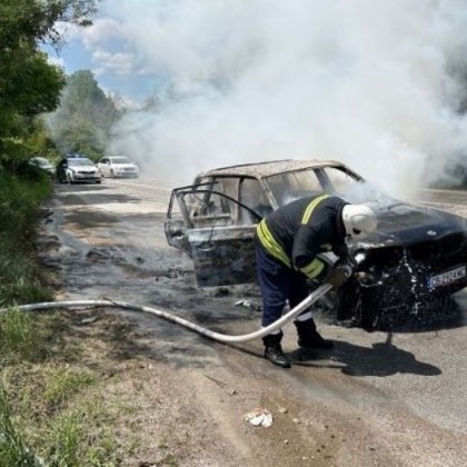 Лек автомобил БМВ Х3 със софийска регистрация се е запалил 