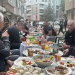 Съседи затвориха улица в Бургас, за да празнуват заедно