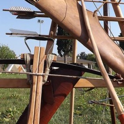 Мъж от Твърдица е прострелял с арбалет свой съгражданин съобщиха