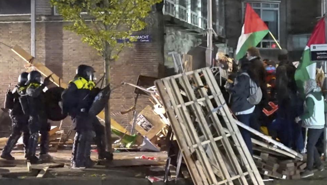 Пропалестински протестиращи окупираха университетски сгради в Нидерландия