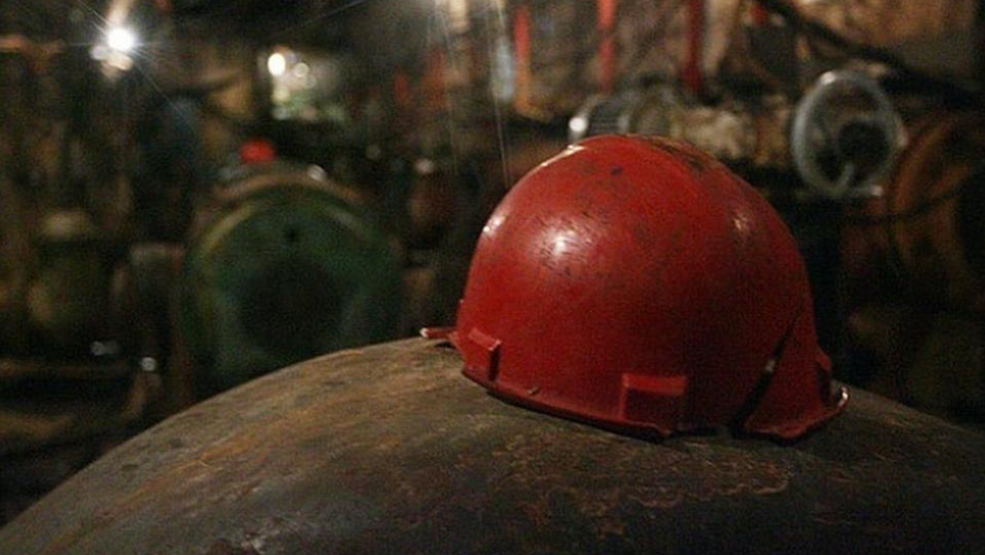 Двама миньори загинаха, един е блокиран под земята след срутване на мина