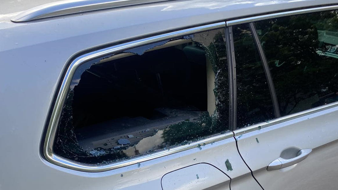 Разбиха и откраднаха вещи от автомобил в София СНИМКА