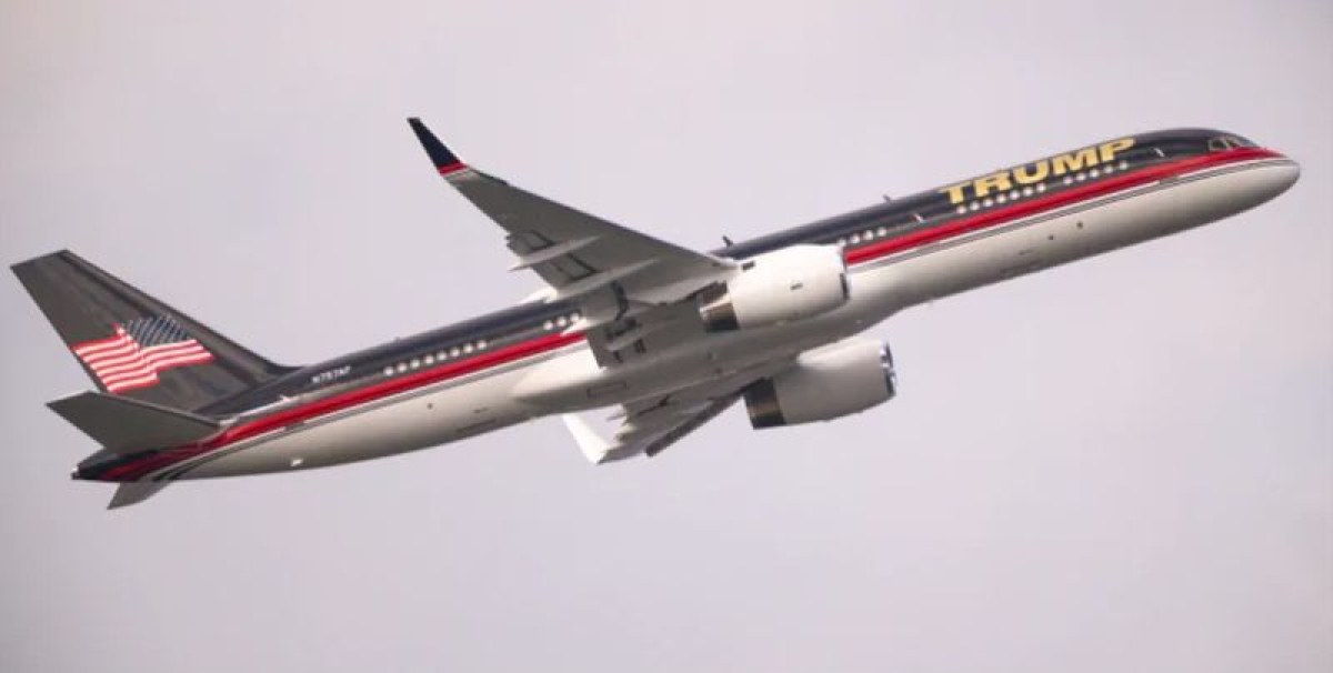Частният самолет Boeing 757 на Тръмп се сблъска с друг самолет