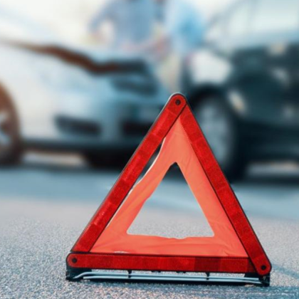 Мъж загина при тежка катастрофа в Старозагорско а друг е