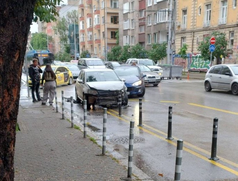 Катастрофа стана днес в София. Два леки автомобила са се
