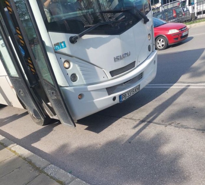 Шофьор на автобус от градския транспорт в Пловдив изхвърли пътници