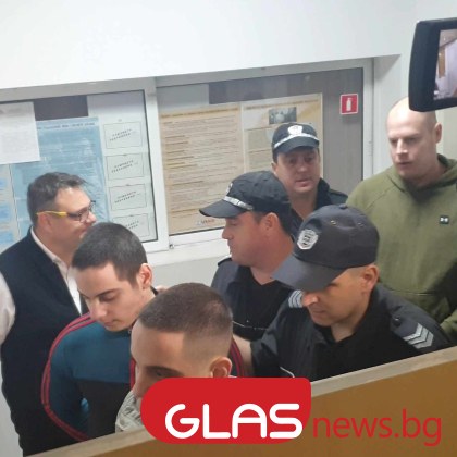 Двама полицаи и вещо лице бяха разпитани днес в съдебната