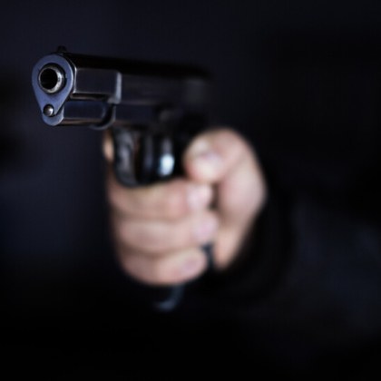 Повдигнаха обвинение на собственика на револвера с който дете простреля
