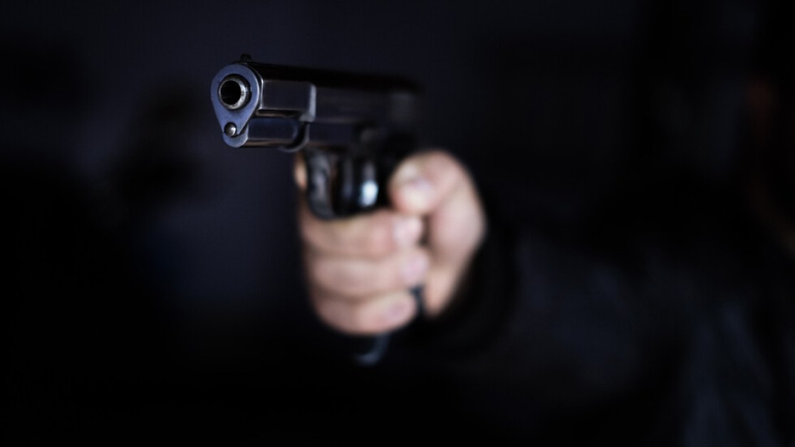 Повдигнаха обвинение на собственика на револвера, с който дете простреля