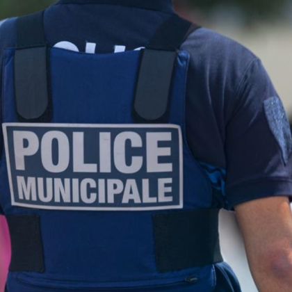 Френската полиция е убила въоръжения мъж който сутринта се е