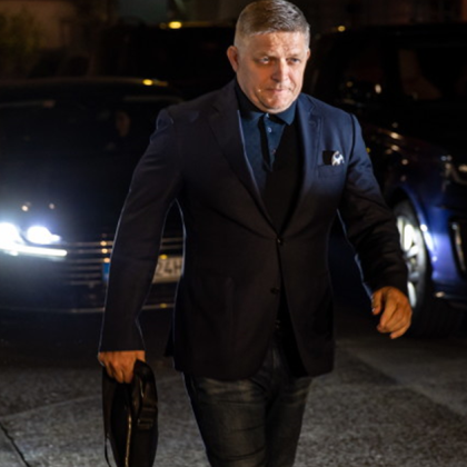 Министър председателят на Словакия Роберт Фицо е в тежко състояние но се