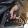 Мъж простреля друг с пневматичен пистолет край Шумен