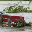 Мощни наводнения в Германия, спасяват хора от коли ВИДЕО