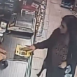 Задържаха жената, заснета да краде кутии с дарения от магазини в София