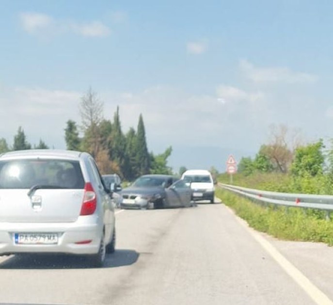 Катастрофа между две коли е станала в Пазарджишко. Инцидентът е