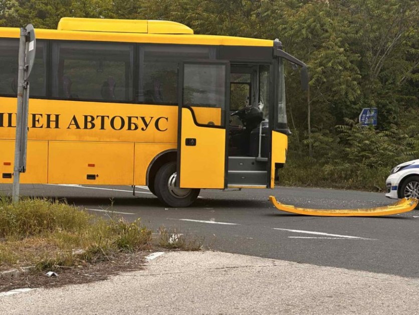 Катастрофа с училищен автобус край Добрич