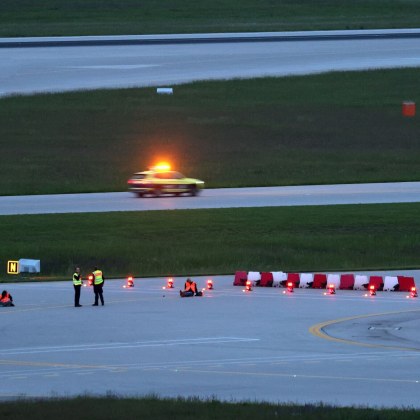 Климатични активисти бяха арестувани по време на акция на пистата
