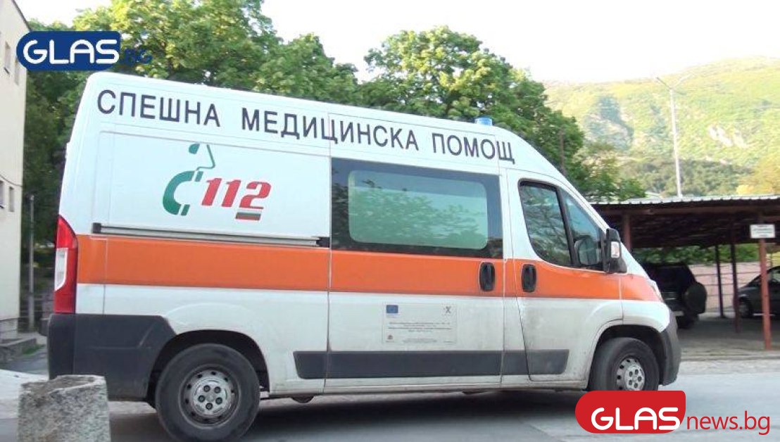 Кола блъсна пешеходец на тротоар и го уби във Варна