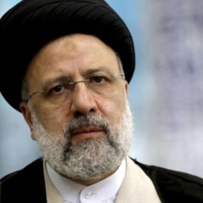 Ирански спасители започнаха издирването на вертолета който се разби заедно