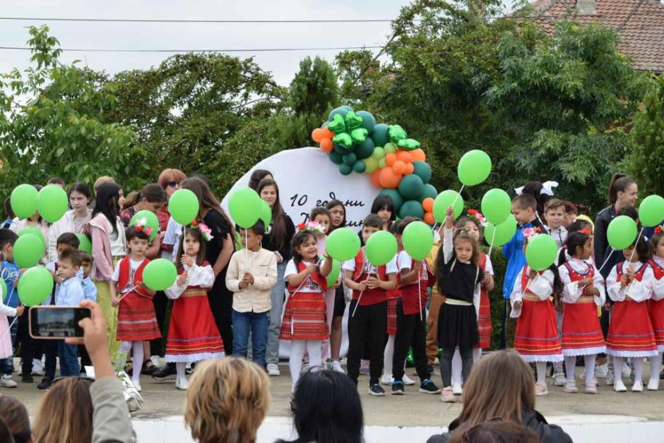 Детска градина Детелина“ в Крислово отпразнува 10 години от основаването