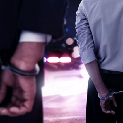 Петима извършили на кражби са установени и задържани от полицаите