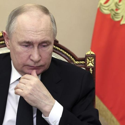 Руският президент Владимир Путин е провел днес телефонен разговор с изпълняващия длъжността