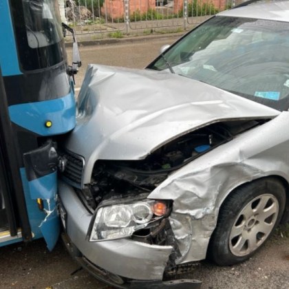 Шофьор на автобус на градския транспорт участвал в катастрофа с