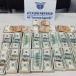 Пет украинки натъпкаха 171 000 долара в бельото и джобовете си