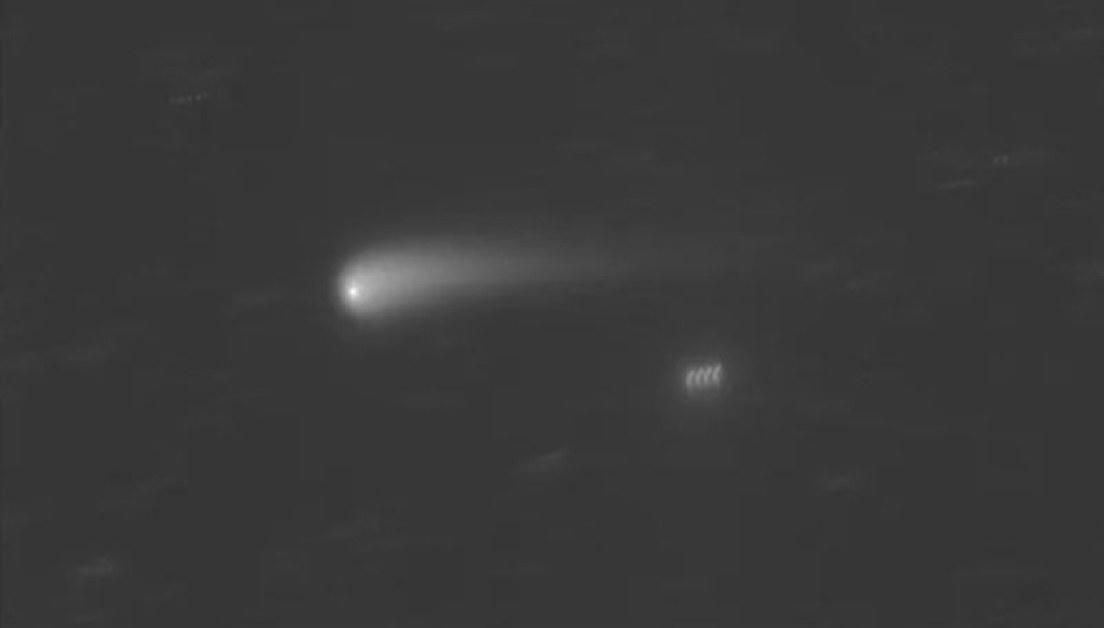Комета, приближаваща Земята, ще стане по-ярка от звездите СНИМКИ