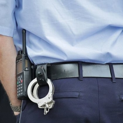 Полицай от Твърдица е временно отстранен от длъжност заради вътрешно