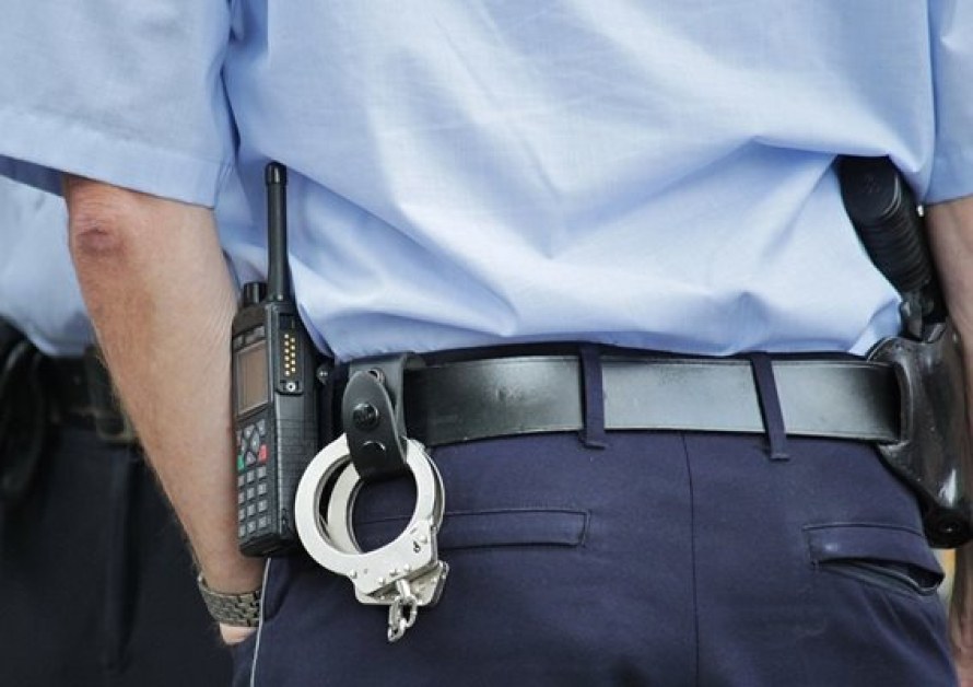 Полицай от Твърдица е временно отстранен от длъжност заради вътрешно
