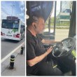 Шофьор влачи 12-годишно дете с автобуса. Не чува нищо - слуша музика със слушалки СНИМКИ