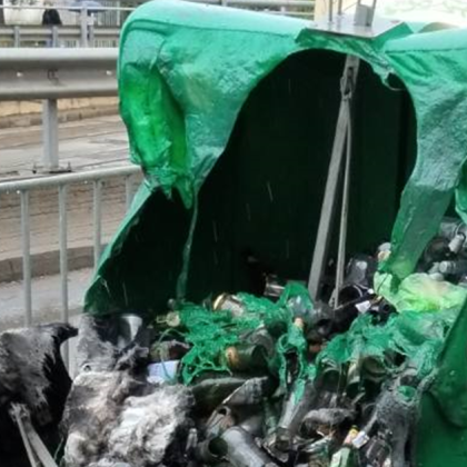 Жители на София сигнализират че вандали подпалват контейнерите за разделно събиране