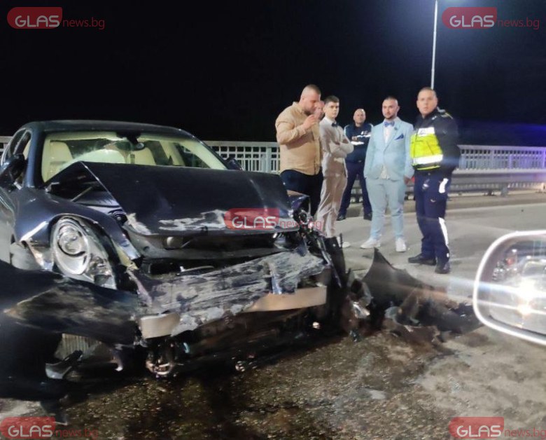 Отново катастрофа в Пловдив! С колко се е движела колата на правия широк участък? СНИМКИ