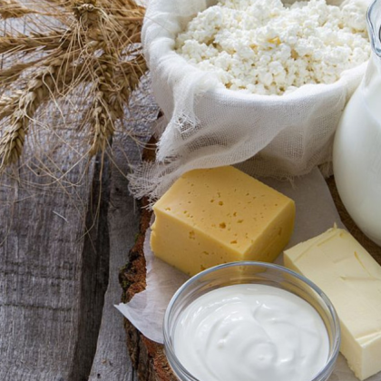 Диетологът Майкъл Мозли предупреди за опасностите от нискомаслените млечни продукти и призова