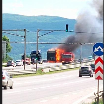 Ремарке на камион се запали на Околовръстния път на столицата