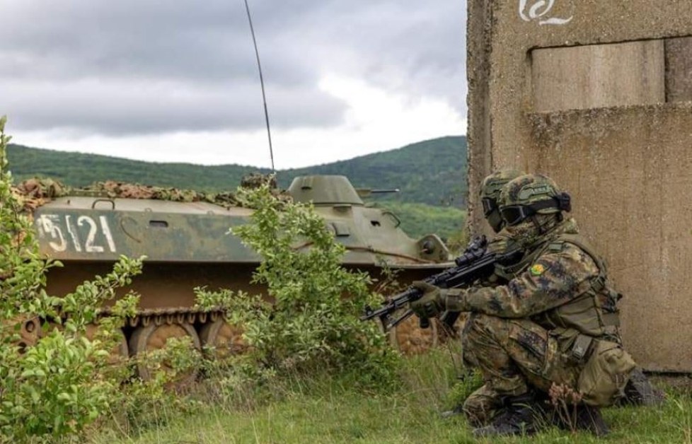 МО: България няма да участва с военнослужещи в Украйна