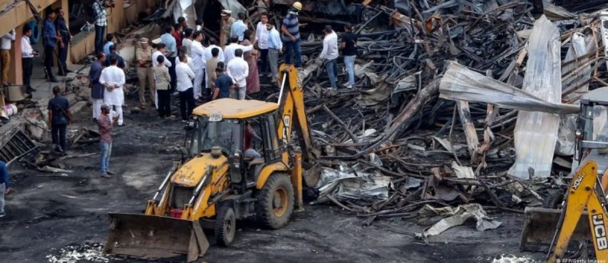 Пожар в търговски център уби най-малко 27 души