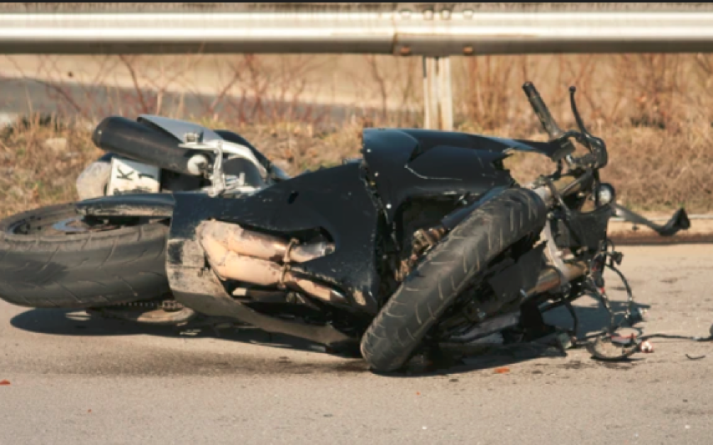 Моторист загина след тежка катастрофа в Пловдивско, друг е в болница