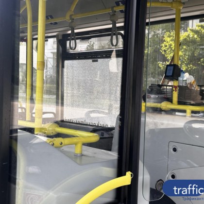 Автобус на градския транспорт е станал мишена на стрелба от