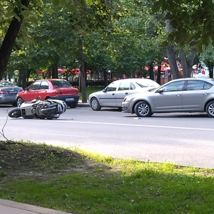 Лек автомобил е блъснал моторист на булевард Свобода в Пловдив Блъснаха