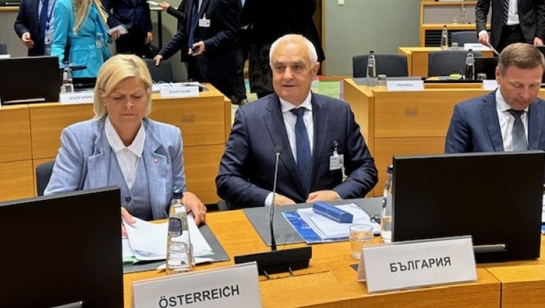 Министър Запрянов: Нужно е попълване на запасите от оръжия и боеприпаси в Европа