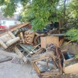 Ново сметище ли има в Пловдив? Изхвърлиха покъщнина за два апартамента  СНИМКИ