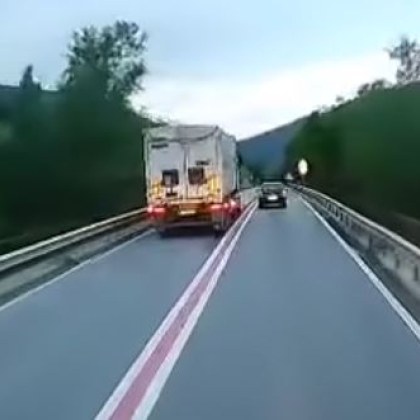 Камион предприе опасна маневра по Кресненското дефиле Очевидец е заснел